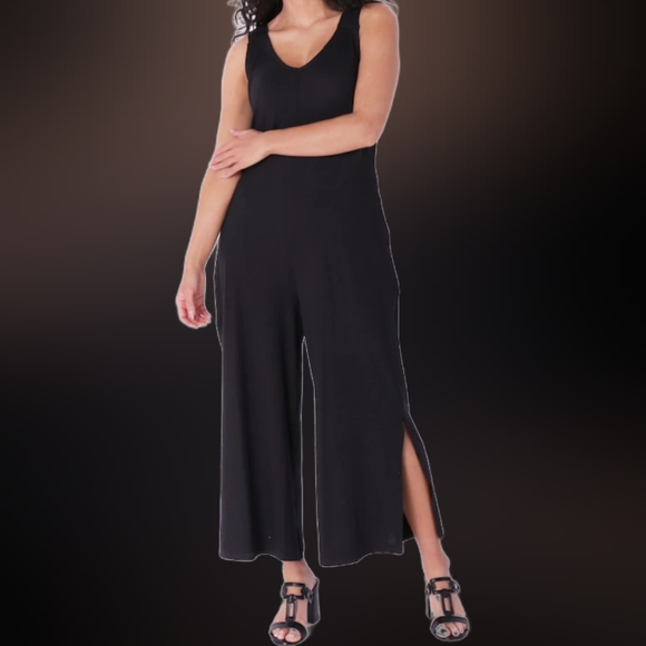 Jumpsuit With Pockets Size Medium - Picture 1 of 11